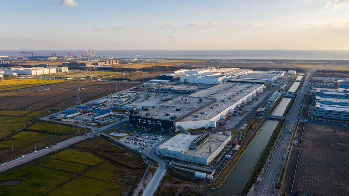 新能源汽车成为2022年中国高质量发展新引擎.jpg 新能源汽车成为2022年中国高质量发展新引擎.jpg