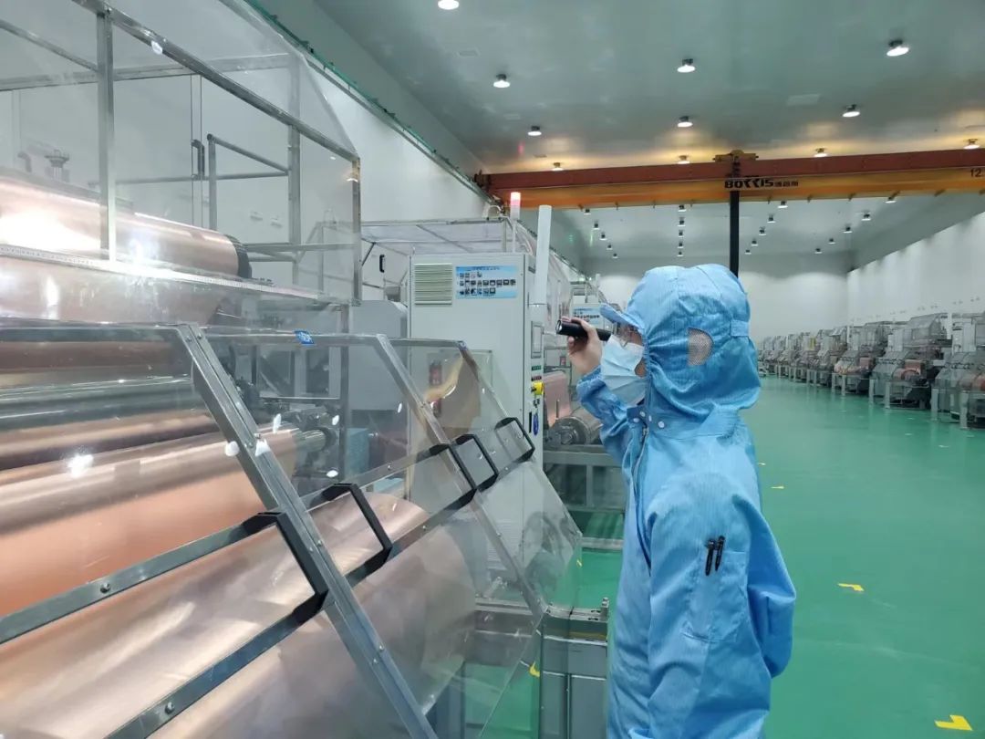 湖北连续开工两大铜箔产业园!江西铜业首卷万米4μm极薄锂箔下卷.jpg 湖北连续开工两大铜箔产业园!江西铜业首卷万米4μm极薄锂箔下卷.jpg