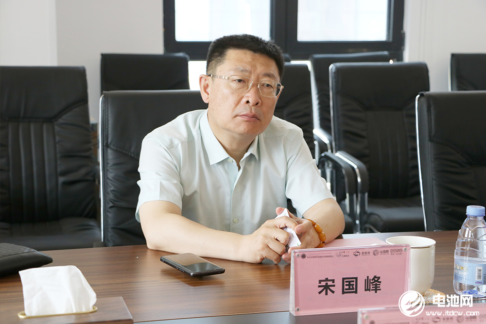 特锐德轮值总裁宋国峰一行到访海融网山东总部 深化新能源领域合作.jpg 特锐德轮值总裁宋国峰一行到访海融网山东总部 深化新能源领域合作.jpg