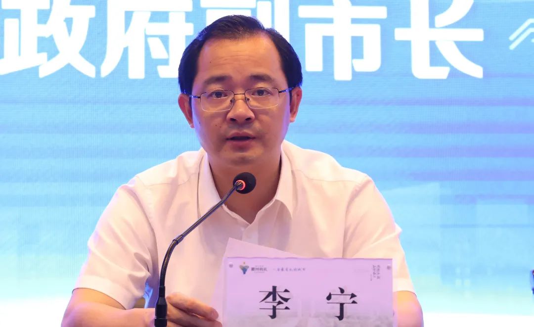 产教深度融合 校企协同育人——华友新材料学院揭牌成立.jpg