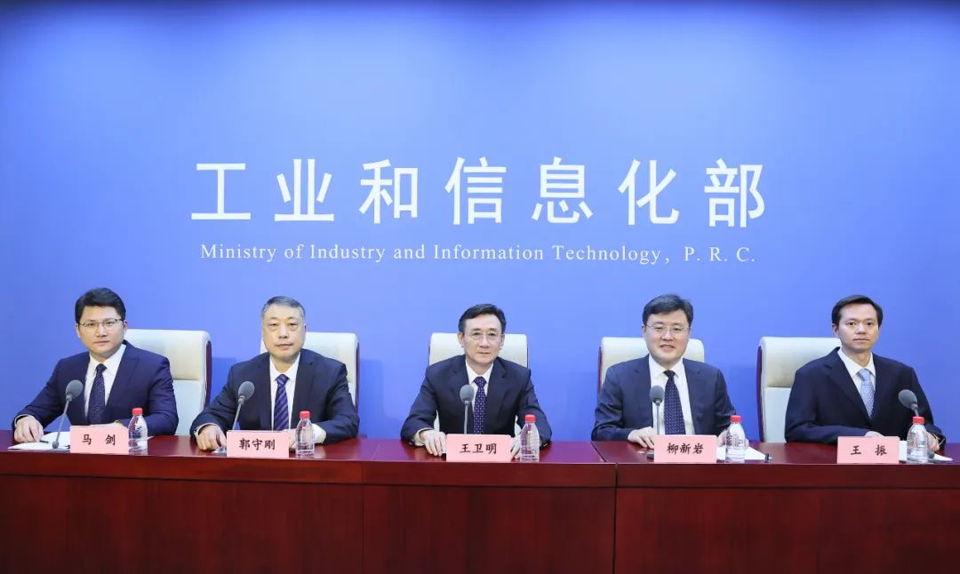 工信部:加快新体系电池、车规级芯片等关键技术攻关和产业化.jpg 工信部:加快新体系电池、车规级芯片等关键技术攻关和产业化.jpg