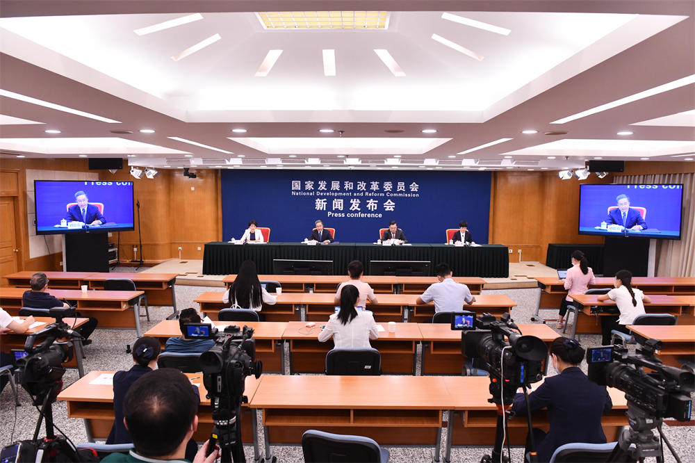 我国新能源车保有量1099万辆 可再生能源装机规模突破11亿千瓦.jpg 我国新能源车保有量1099万辆 可再生能源装机规模突破11亿千瓦.jpg