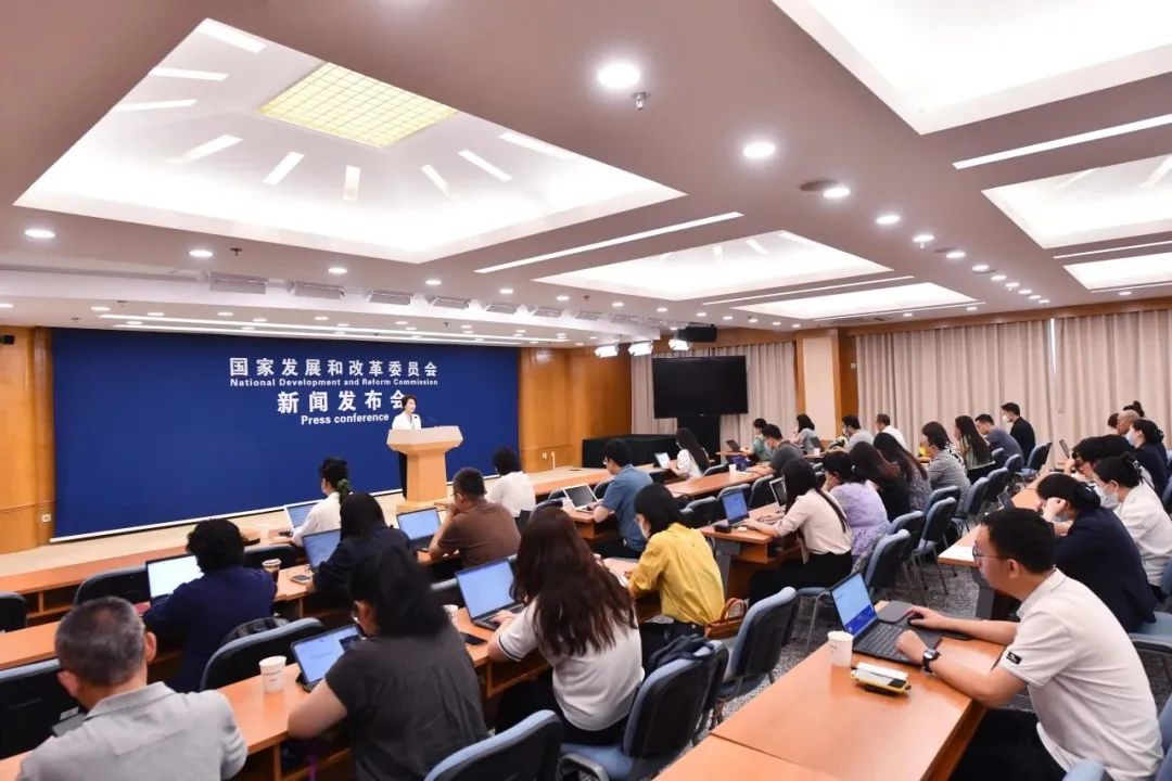 发改委：促进新能源车市持续稳增长 推动固态电池等新型储能技术突破