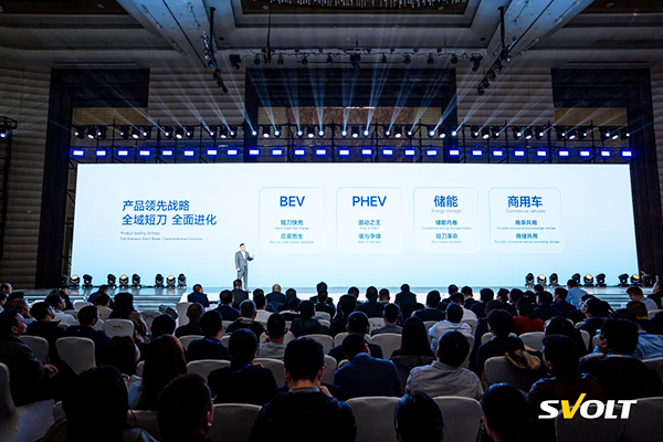 飞叠+短刀+快充 蜂巢能源第四届电池日杨红新再谈行业内卷 飞叠+短刀+快充 蜂巢能源第四届电池日杨红新再谈行业内卷