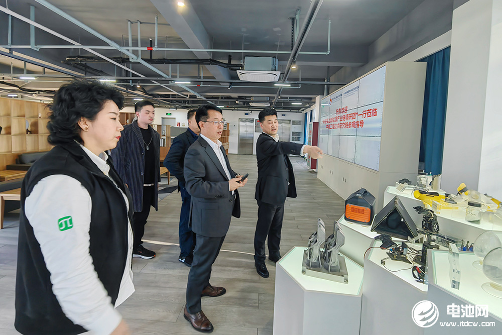 中俄工研院固态聚合物电池今年将量产 设计产能10GWh 中俄工研院固态聚合物电池今年将量产 设计产能10GWh