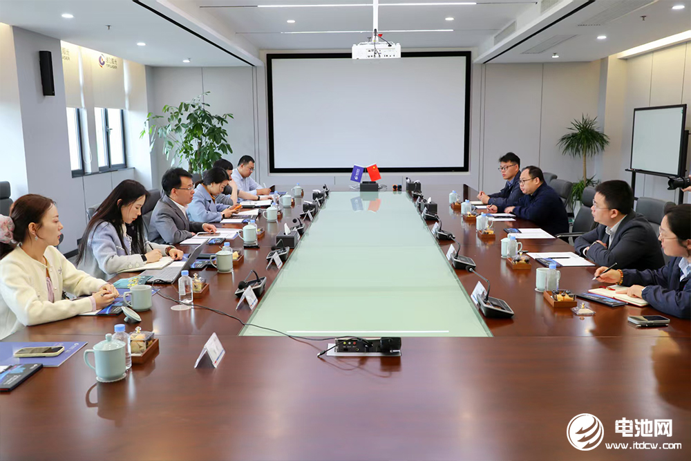 中国电池新能源产业链调研团一行走进武汉逸飞激光 中国电池新能源产业链调研团一行走进武汉逸飞激光