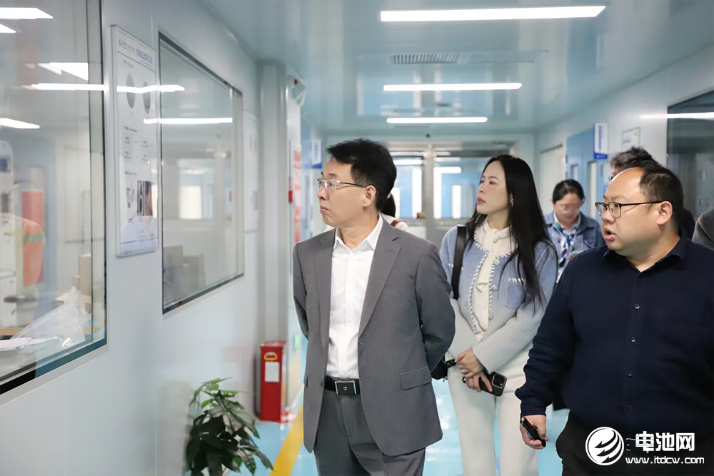 中国电池新能源产业链调研团一行走进武汉逸飞激光 中国电池新能源产业链调研团一行走进武汉逸飞激光