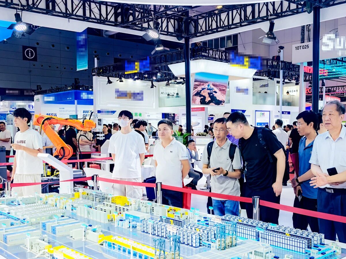 大族锂电更将展台打造成了技术交流的“第二现场”