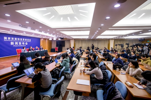 发改委等十部门发文促进汽车消费 加快充电设施建设