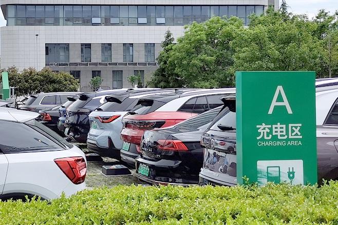 前5月全国充电基础设施增量96.3万台 换电站保有量达1519座