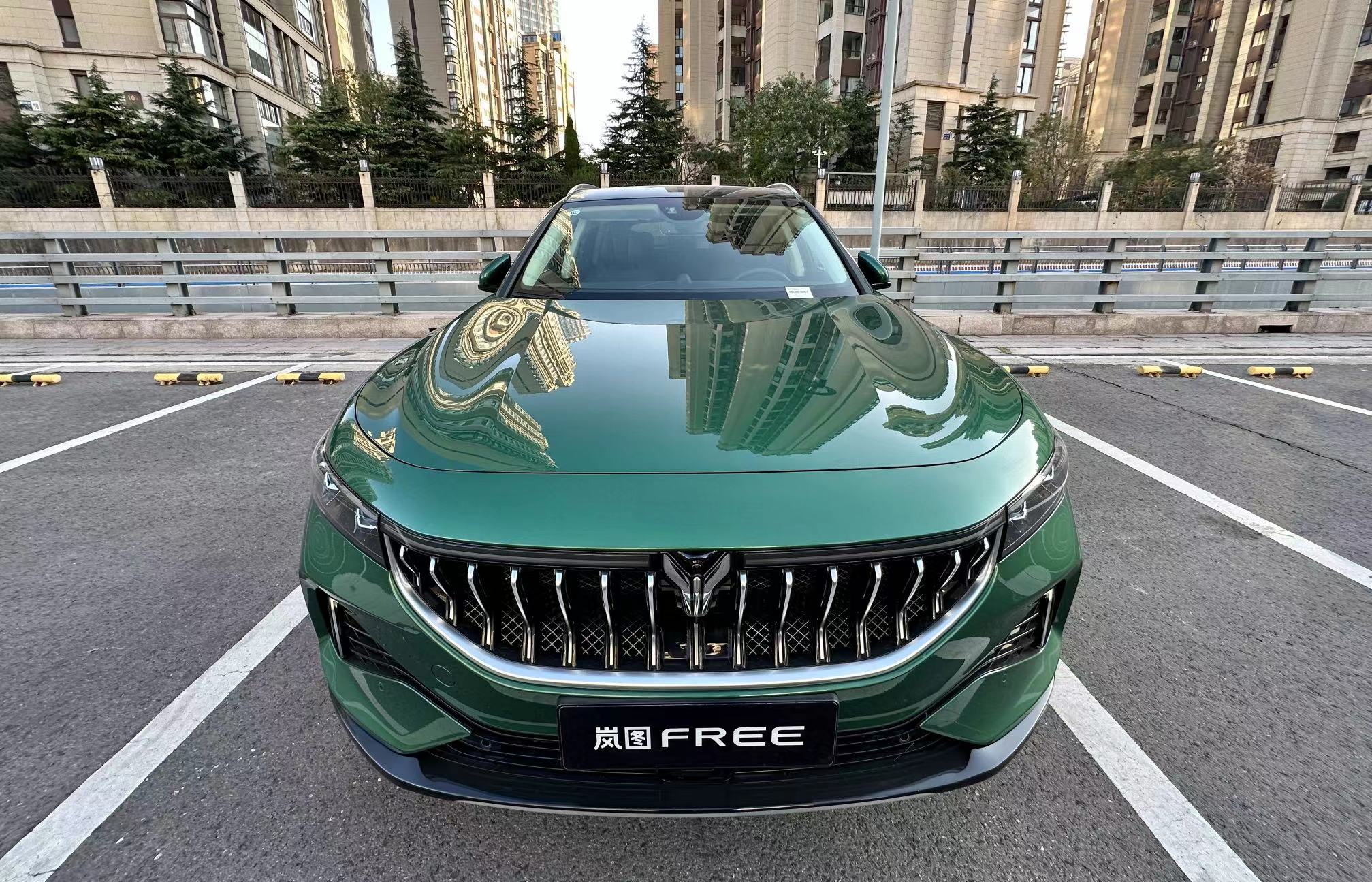 岚图汽车12月交付1729辆 2022年累计交付近2万辆