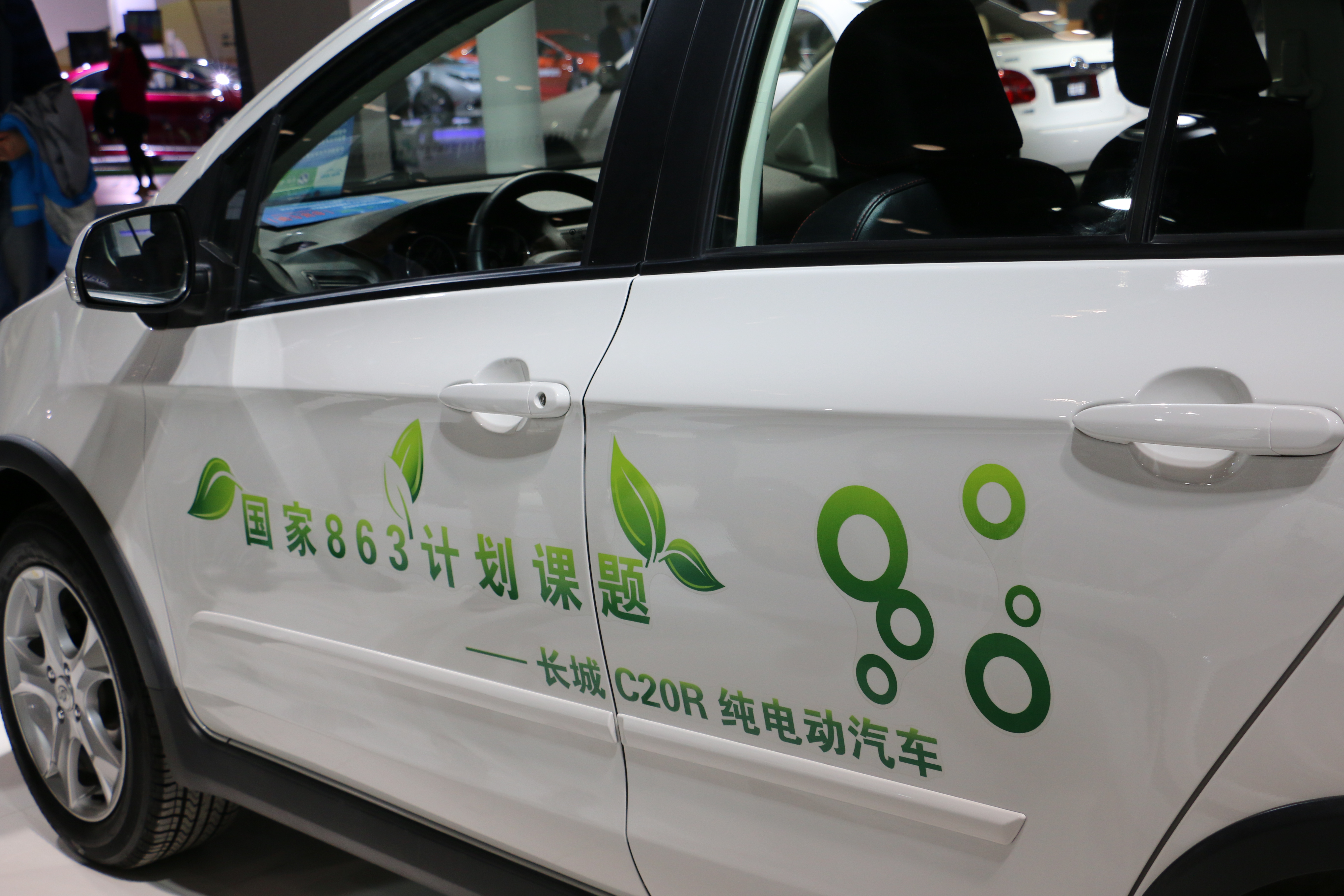 加强充电桩建设 新能源汽车免征购置税将延至2023年底