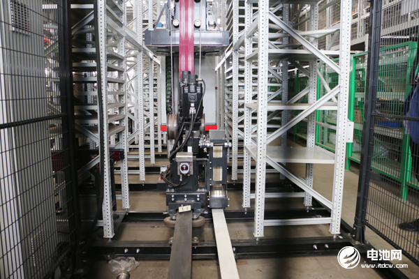 锂电设备市场结构性产能过剩 全国充电桩保有量接近百万台