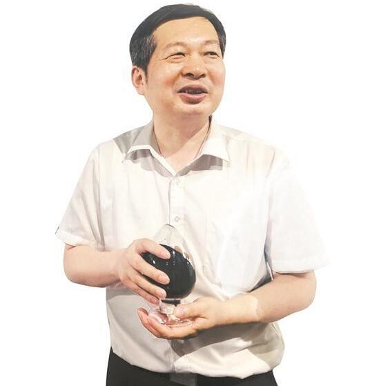 黄学杰：十年后固态电池将促进电动汽车普及