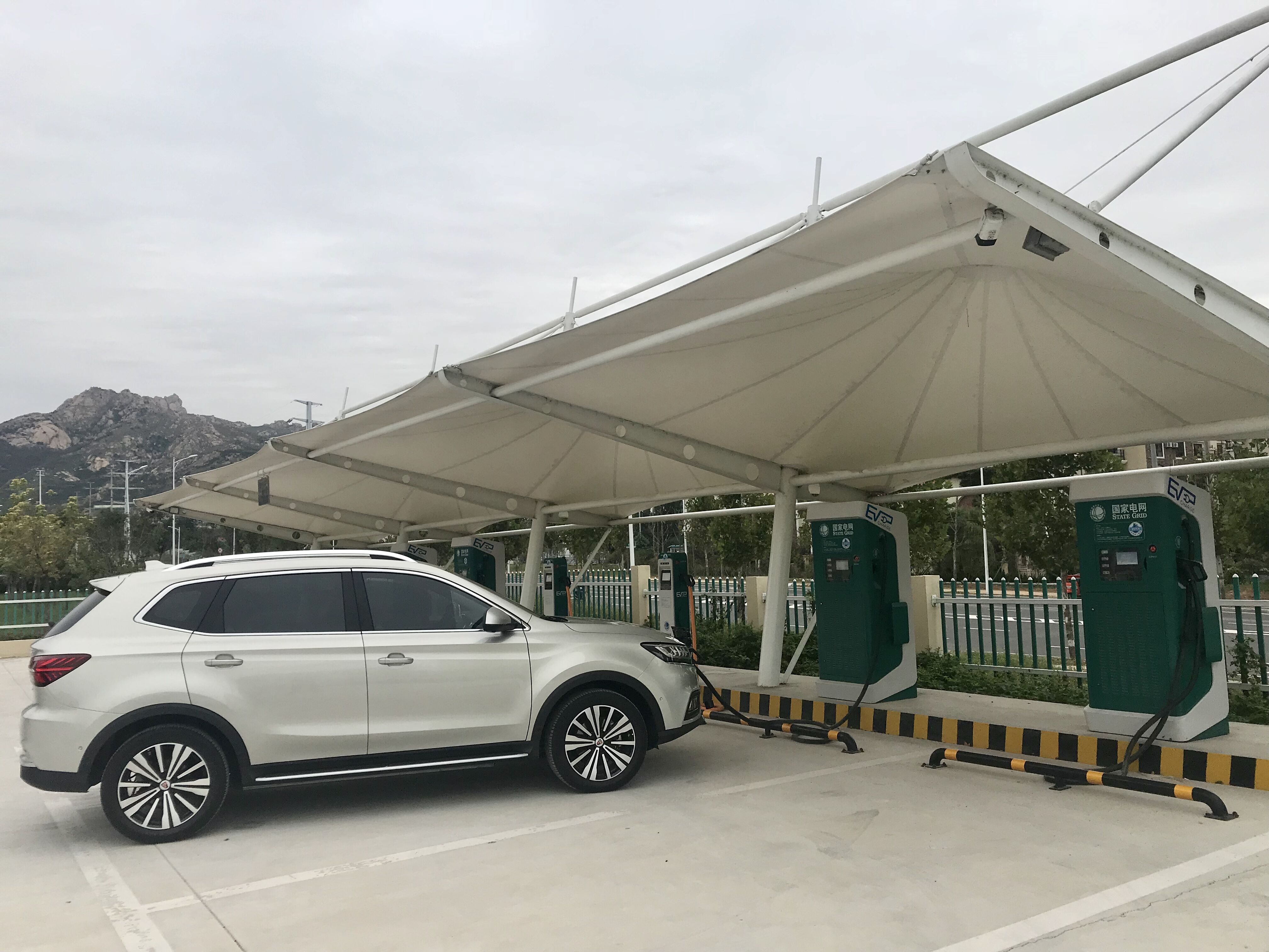 新能源汽车补贴政策转向充电桩 绿色出行体系正在搭建