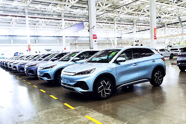 10月我国新能源汽车销售95.6万辆 动力电池装车量39.2GWh