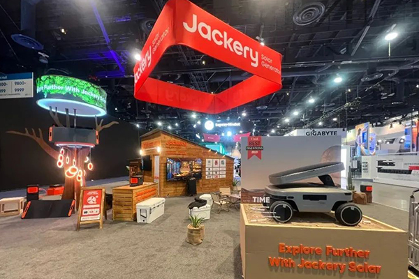 华宝新能携《时代周刊》获奖产品Jackery电小二光充火星机器人闪耀CES 2024