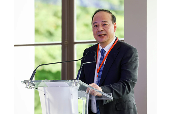 宁德时代曾毓群两会提交四份提案 聚焦中国电池企业出海等