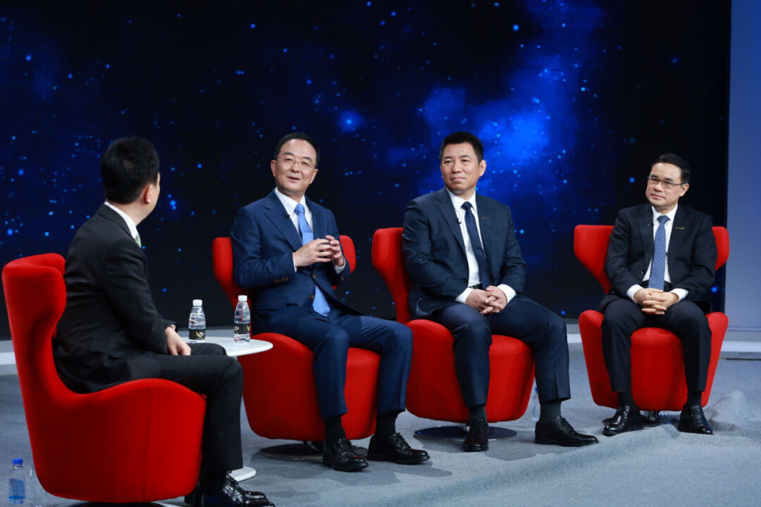 新能源汽车“价格战”打响!消费者、企业,双赢?这场对话信息量巨大