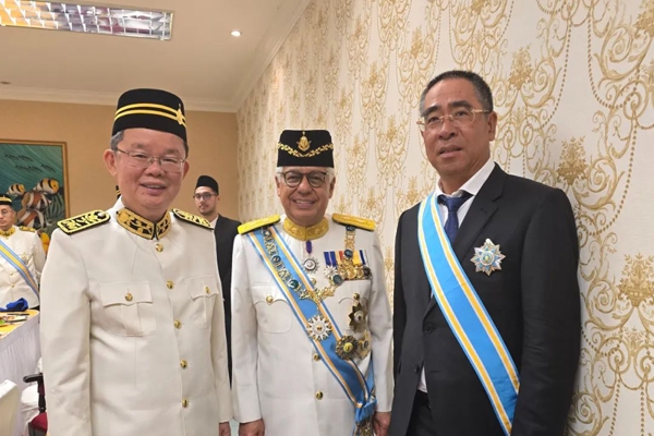促进国际合作！星源材质董事长陈秀峰获授马来西亚拿督勋衔