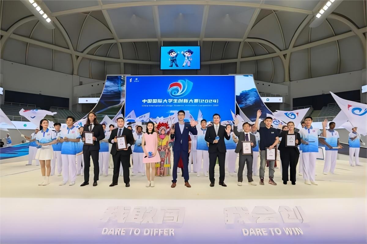 宁德时代过去十年内研发投入700亿!曾毓群支招创新→