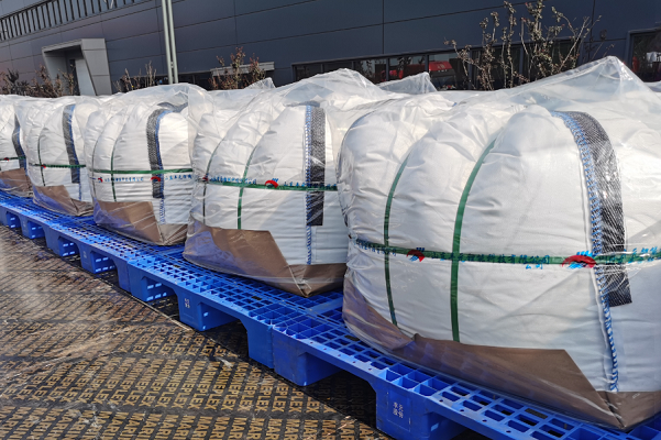 比亚迪电池新签：3年磷酸铁锂采购/开发