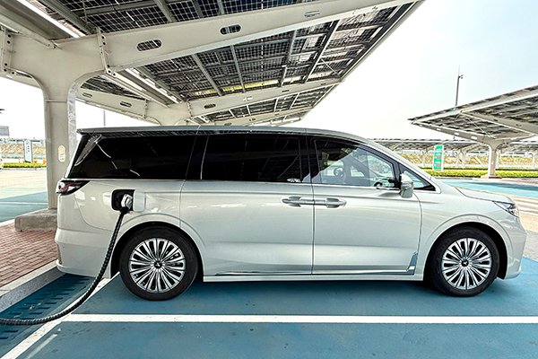 今年前5月我国新能源乘用车批发销量达520万辆 出口78.9万辆
