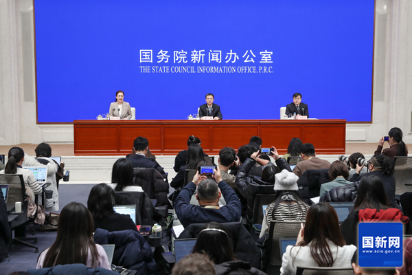 我国已建成全球最大最完整新能源产业链 新能源车产销连续11年全球居首