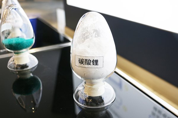 2025年我国碳酸锂产量97.6万吨 磷酸铁锂产量387.5万吨