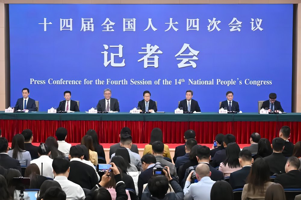 新型储能列入！到2030年六大新兴支柱产业产值预计超10万亿