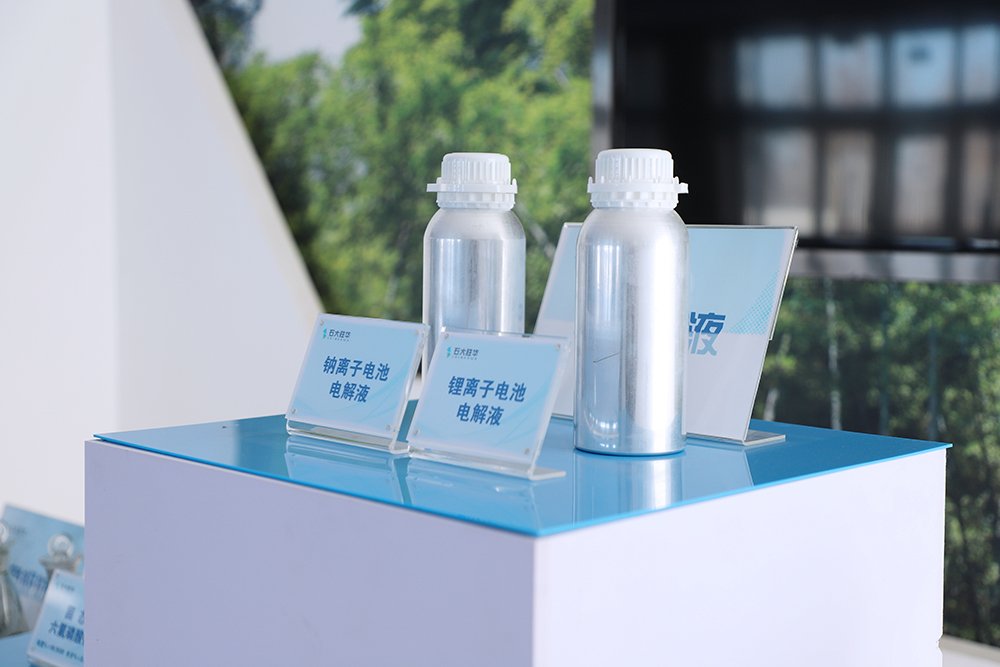 永太科技拟8.2亿元扩产六氟磷酸锂等！天赐材料年产50万吨电解液项目备案获批