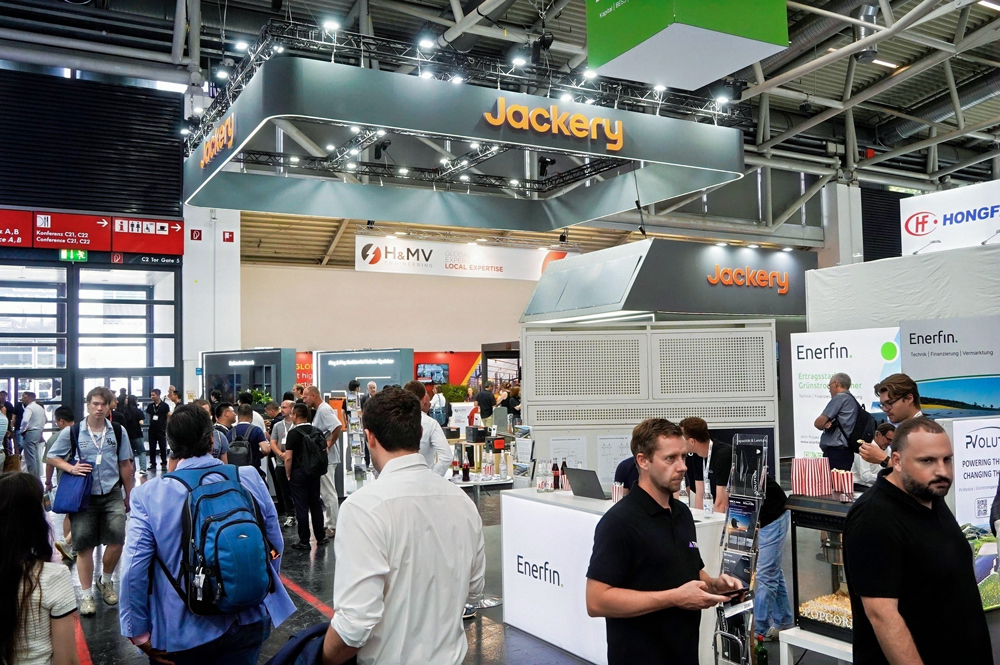 家庭能源管家上线 华宝新能Jackery Ark AI EMS亮相欧洲光伏展