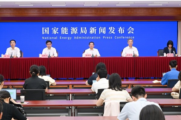 国家能源局：截至6月底我国电动汽车充电基础设施总数达2305.7万个