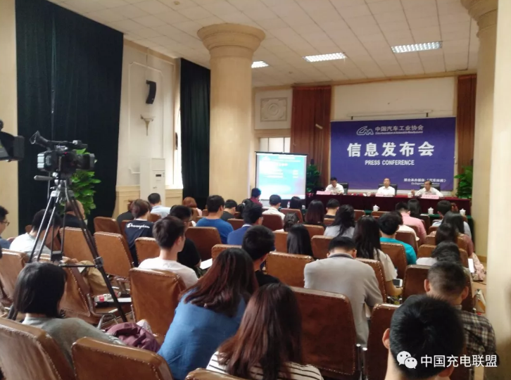 中国充电联盟:2018年5月公共类充电桩达266231个