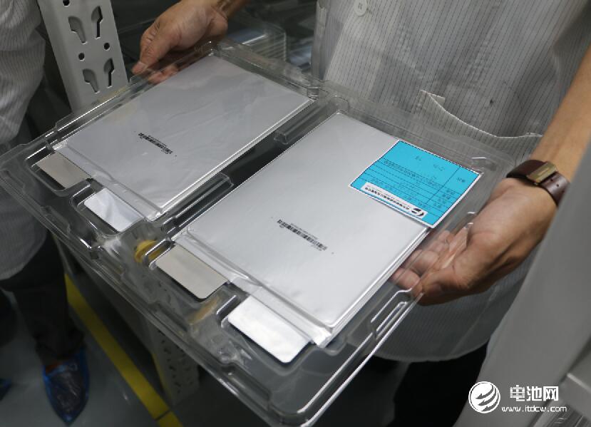 1-11月我国生产新能源汽车105.4万辆 生产动力电池61.2GWh