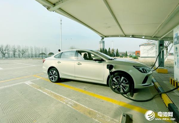 3月全国新能源乘用车厂商批发销量82万辆 环比增长84%